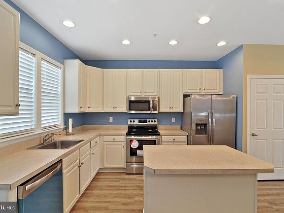 5th image of 26761 Chatham Ln #B19-2