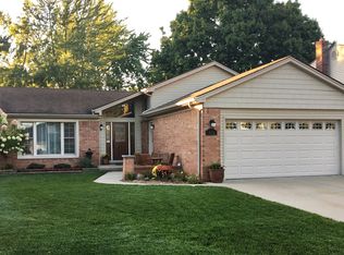 39251 Chantilly Dr, Sterling Heights, MI 48313