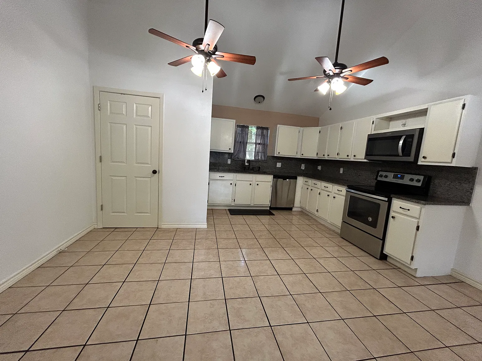 3 bed, 1280 sqft, $1,800 — Photo 3
