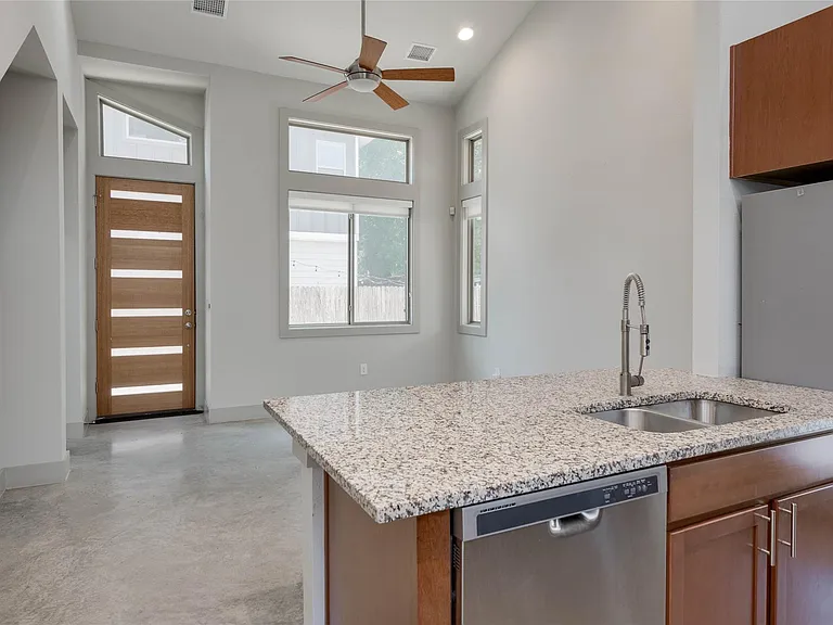 2612 Willow St #B — Photo 6