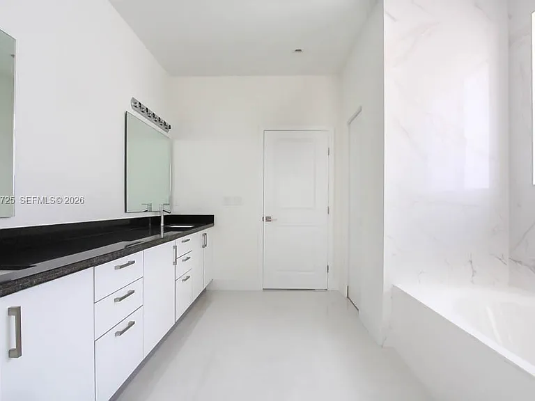 15631 SW 11th Ter — Photo 36