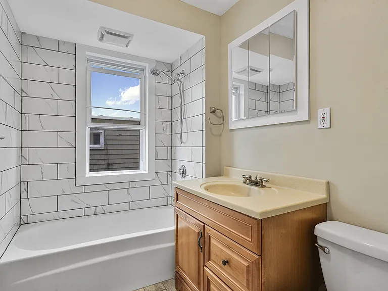 31 Harold St — Photo 6