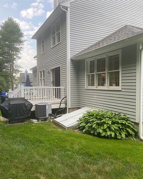 2nd image of 122 Laurelwood Dr