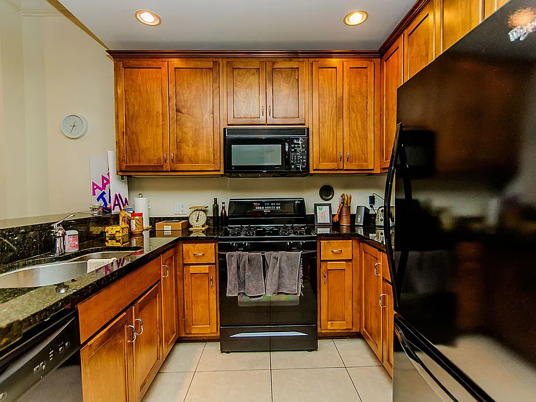 531 N Wells St #166-W — Photo 33