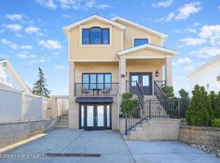 190 Manhattan St, Staten Island, NY 10307