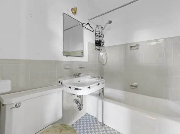 1 Fordham Hill Oval image 7 of 8