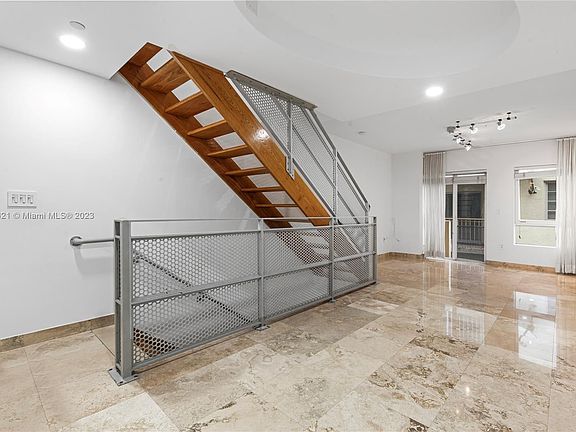 2nd image of 206 Washington Ave #12