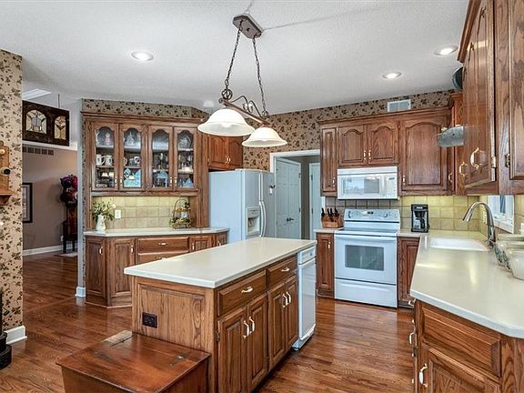 4th image of 22513 E 32nd Terrace Ct S