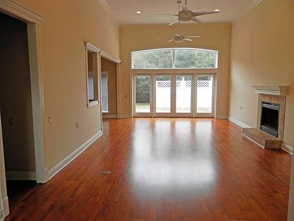 4th image of 73 Country Club Dr E