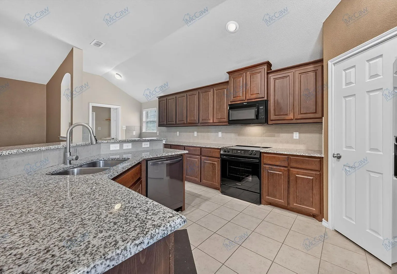 4 bed, 2.0 bath, 1854 sqft, $2,200 — Photo 4