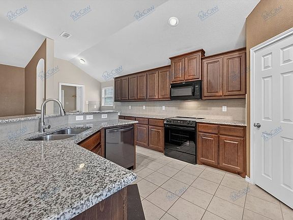 4th image of 12000 Castleford Way