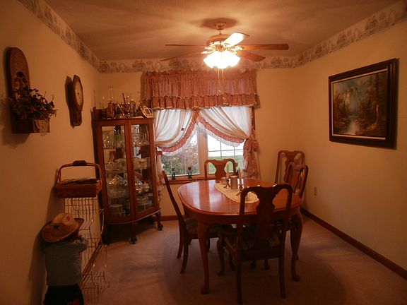 4th image of 1737 Spruce Dr