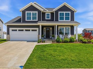 718 Cole Ln, Mahomet, IL 61853