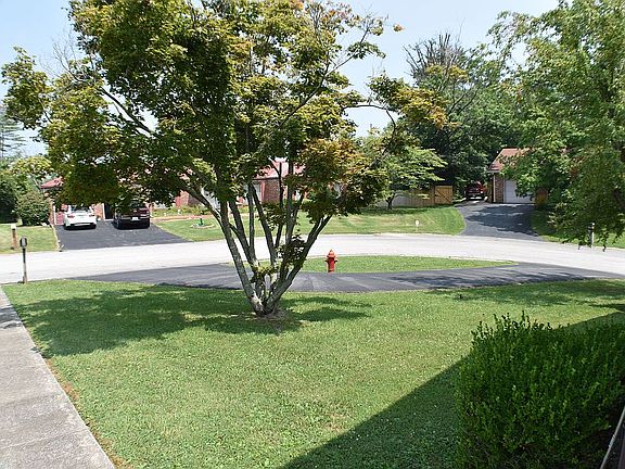 2nd image of 118 Cranbrook Dr