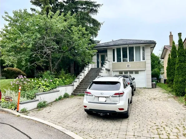 4 Hyfan Ct, Toronto, ON M3H 5M8