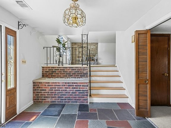 3rd image of 294 Mountain Ave