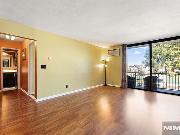 3rd image of 462 Liberty Street #206
