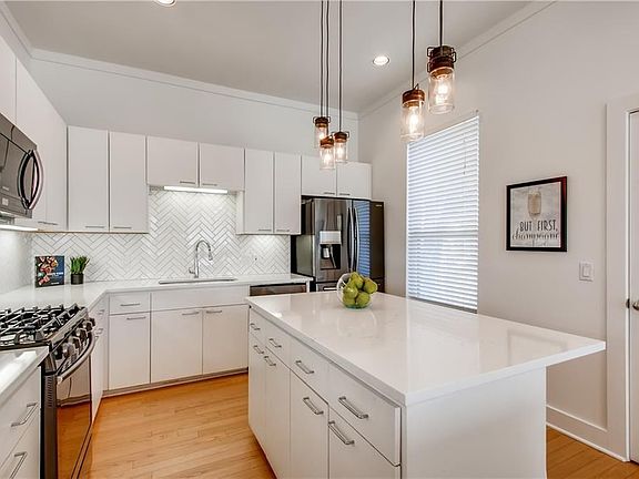5th image of 1008 Karen Ave #B
