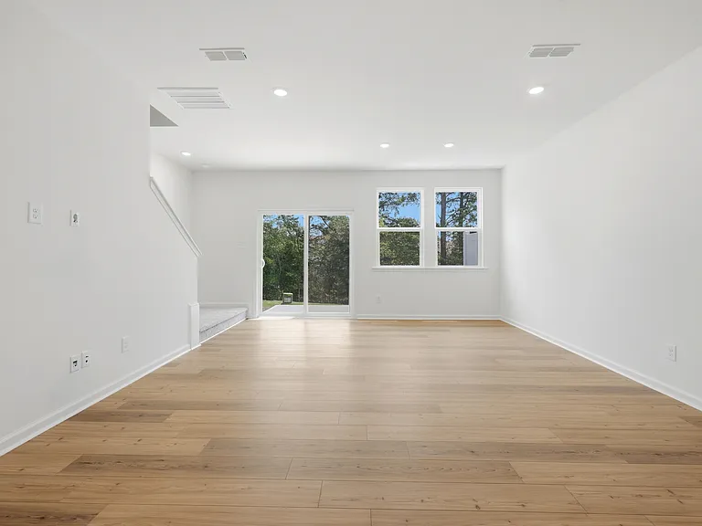 210 Parker Ln — Photo 16