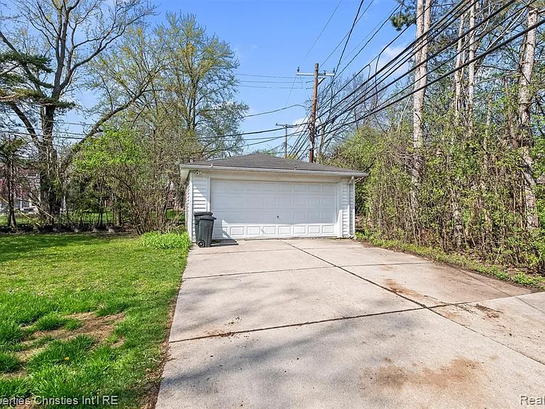 956 Northlawn Blvd — Photo 22
