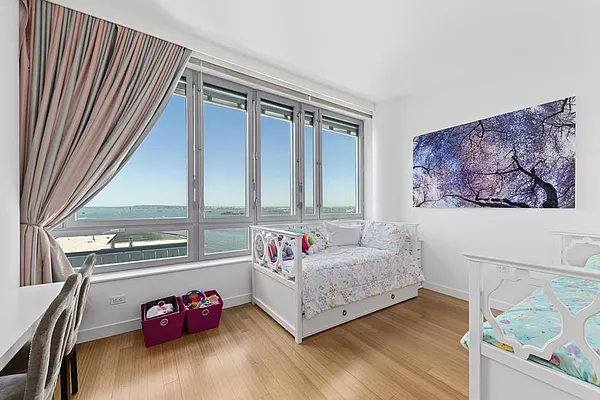 Rented by R New York | media 8