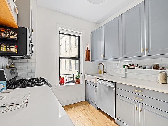 4th image of 175 Eastern Pkwy APT 4L