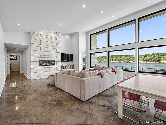 3rd image of 33166 Lakeview Dr