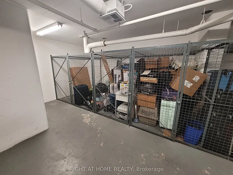 33 Charles St E #2903 — Photo 35