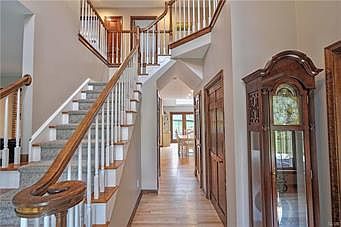3rd image of 35 Pine Manor Dr