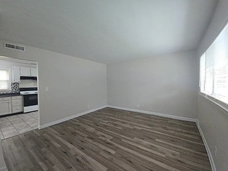 1011 Blakley Dr — Photo 4