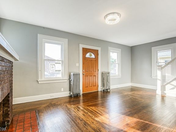 4th image of 192 Carolina Ave