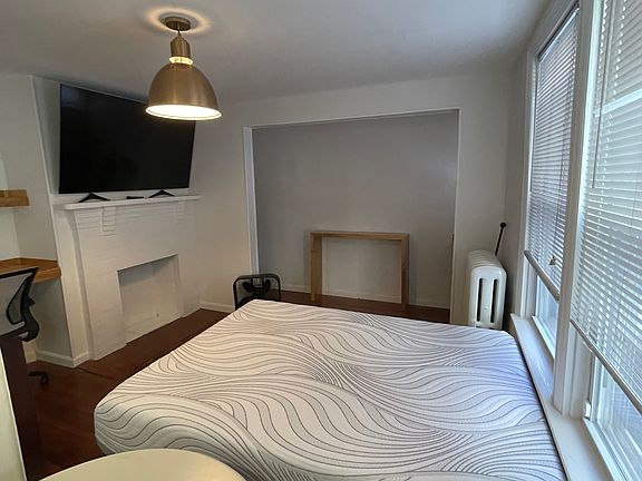 4th image of 244 Bowen St #2