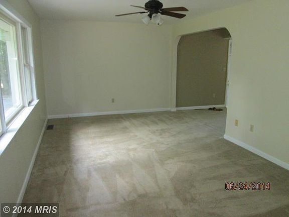 3rd image of 42911 Hart Ct