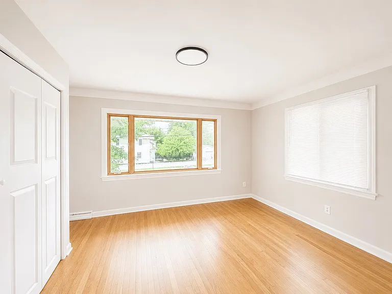 643 Pine Ave NW — Photo 12