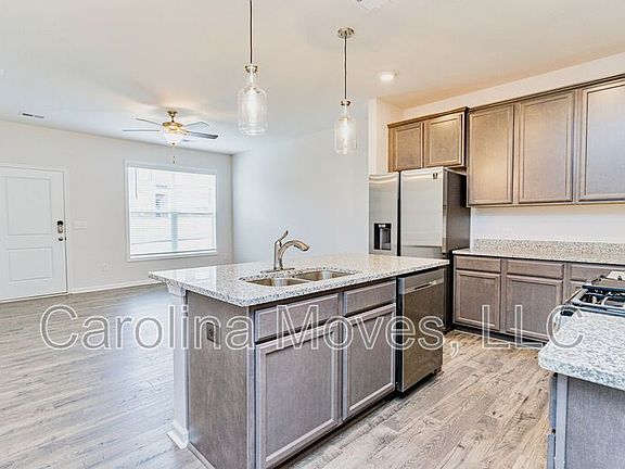 3rd image of 117 Village Main