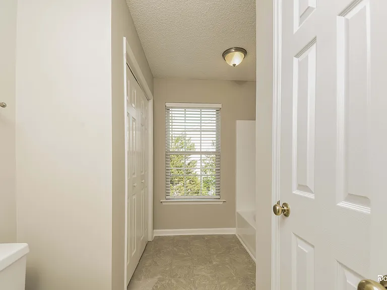 3605 Thornwood Dr — Photo 9