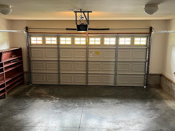 5th image of 109 Fieldcrest Cir