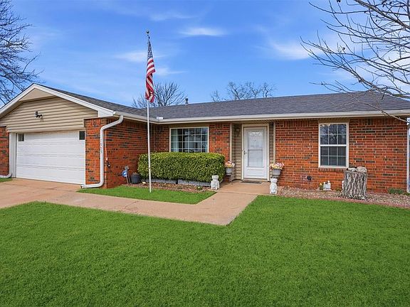 3rd image of 1905 Taft St