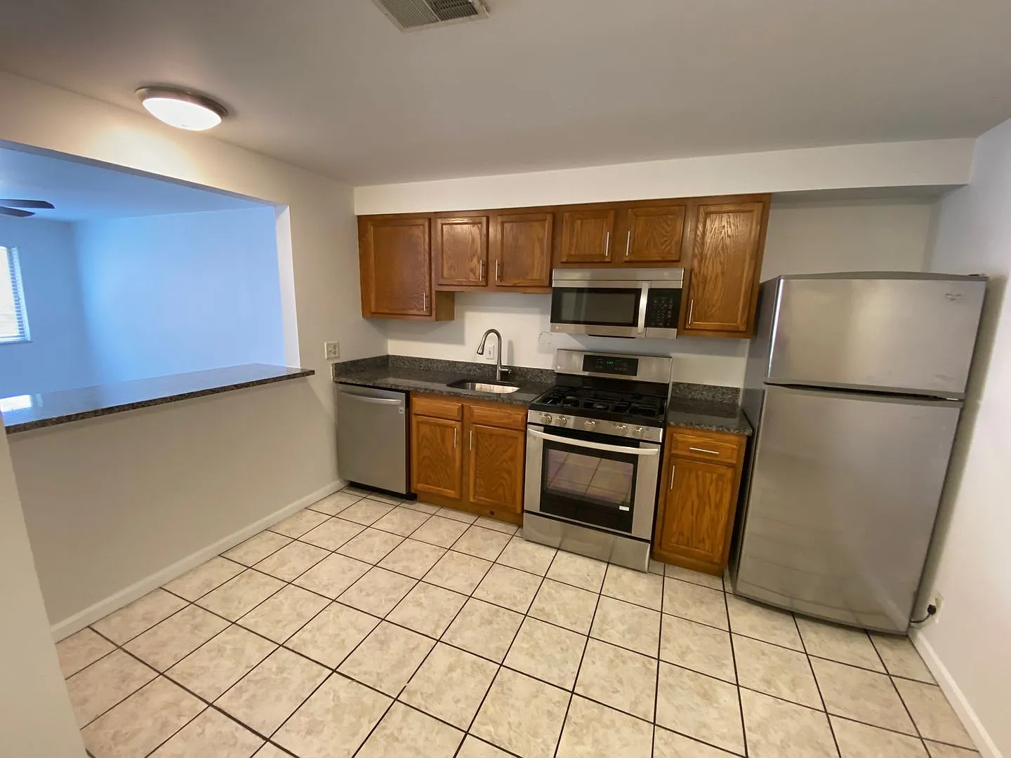 Summit St 1770 1770 — Photo 2