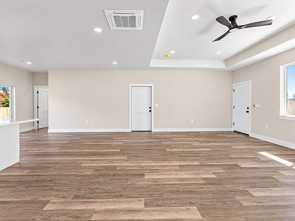 3rd image of 440 Leisure Ln