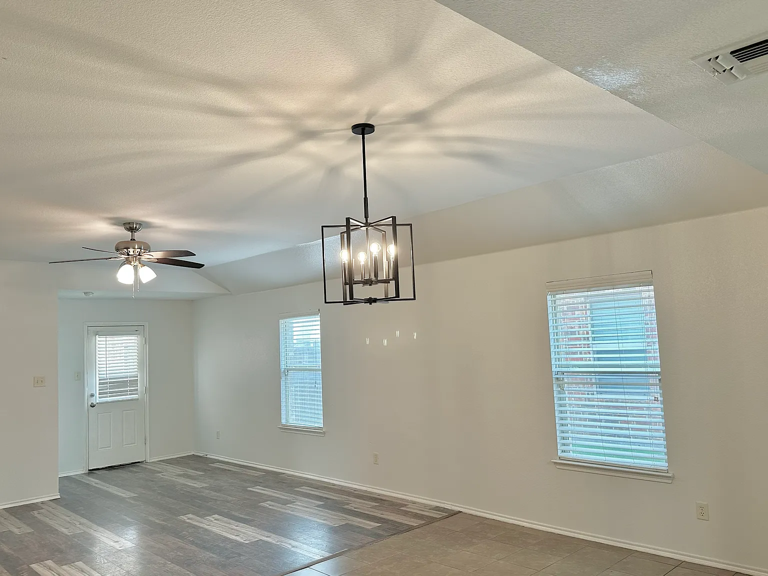 4 bed, 1913 sqft, $2,200 — Photo 3