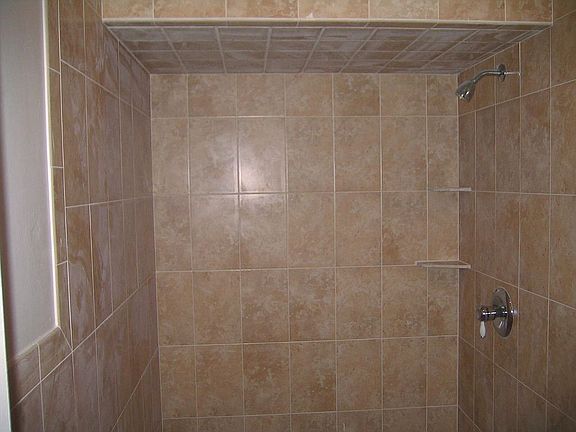 3rd image of 409 Lakeshore Dr