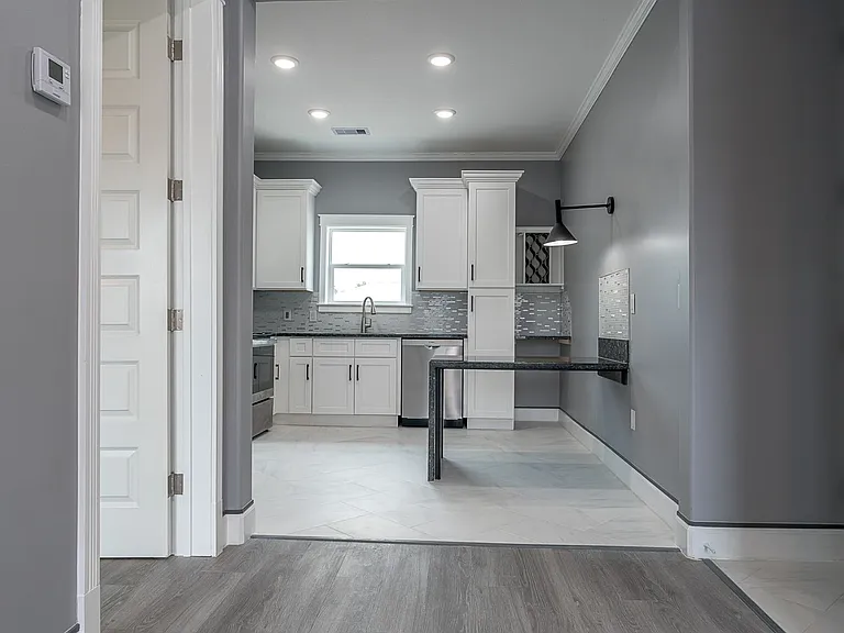 1801 Rosenberg — Photo 8