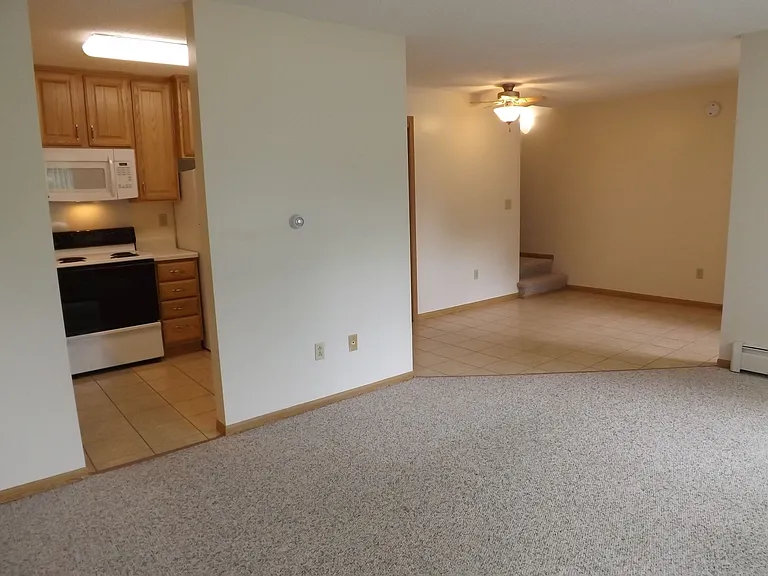 River South Apartments — Photo 6