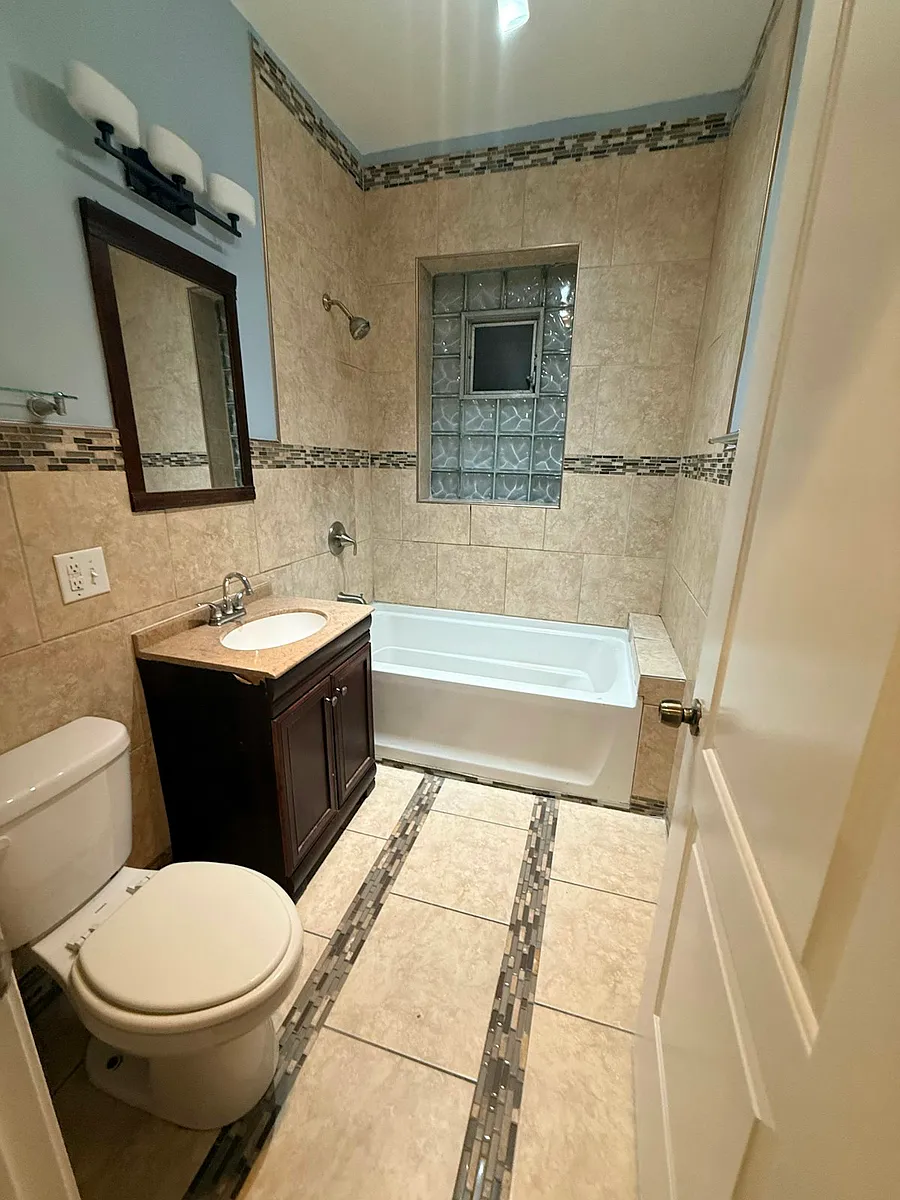 Building Photo - 7942 S Harvard Ave #2
