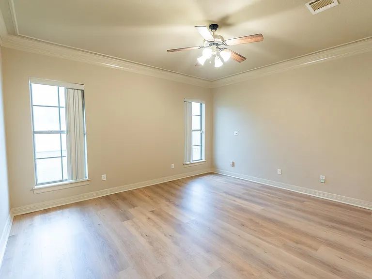 10011 Loveland Ct — Photo 8