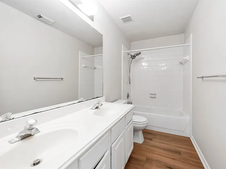 7902 Feather Springs Dr — Photo 30