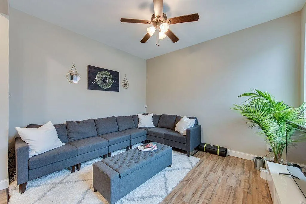 Building Photo - 4555 Oakland Ave #1