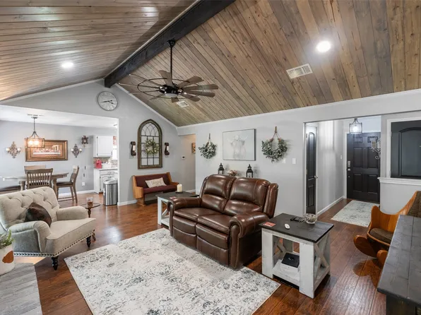 1306 Cindy Ct, Cleburne, TX 76033
