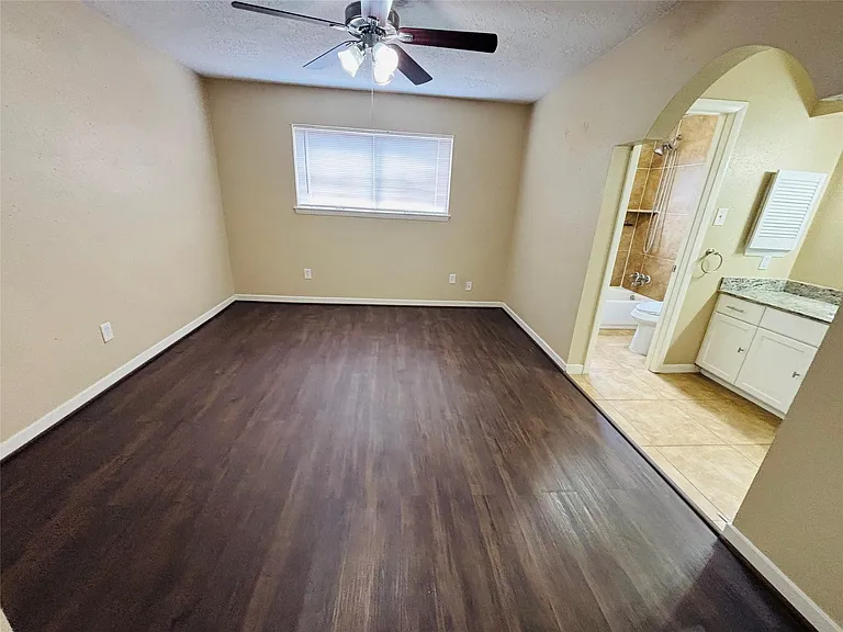 22219 Acorn Valley Dr — Photo 9
